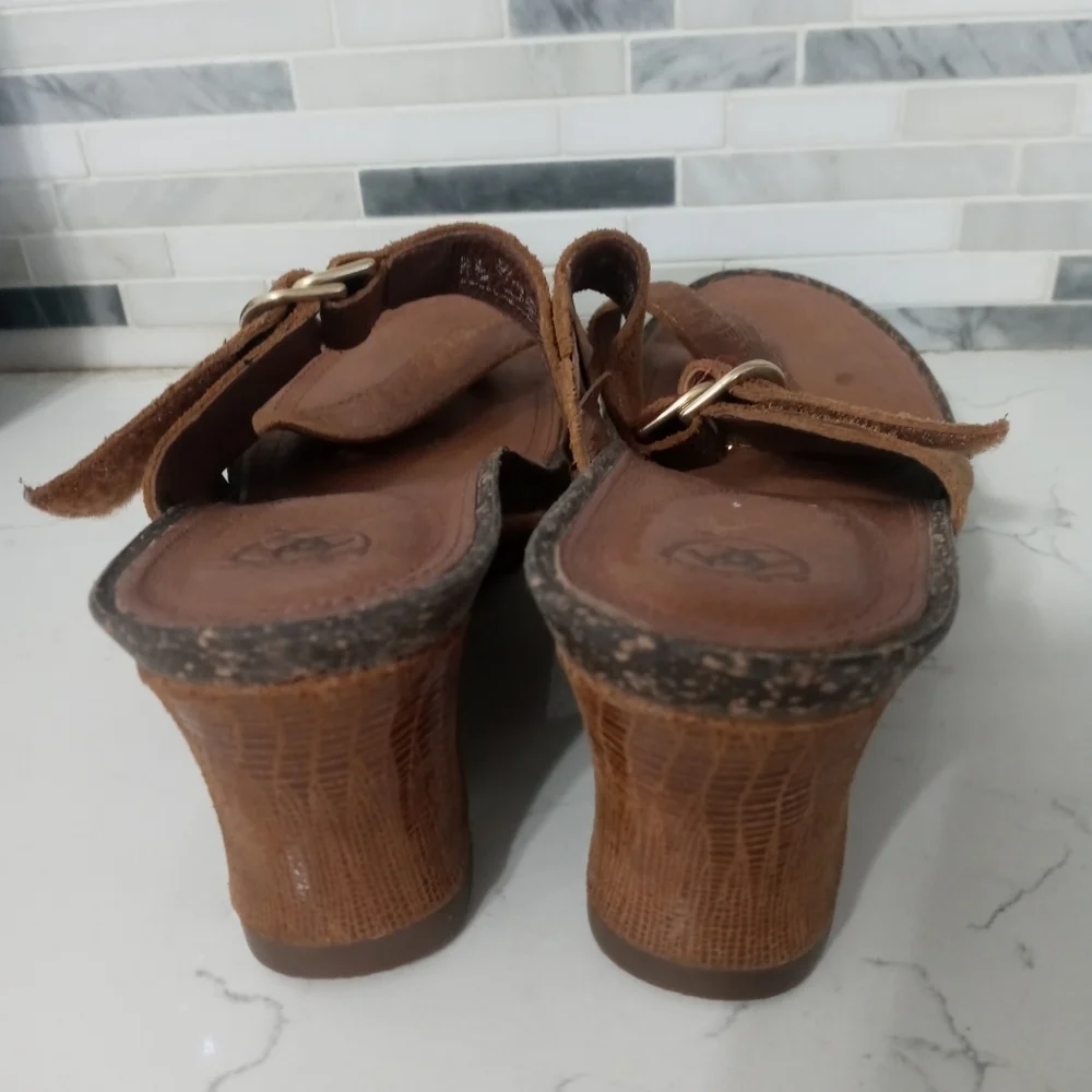 Ariat 20983 Woman's brown Leather Reptile Strappy thong toe wedge sandals 8